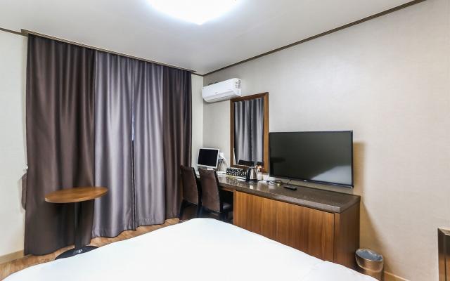 Hyundai Motel Gangneung Exteriör bild