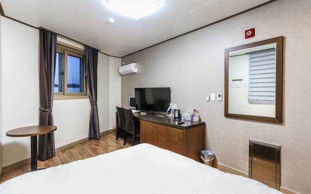 Hyundai Motel Gangneung Exteriör bild
