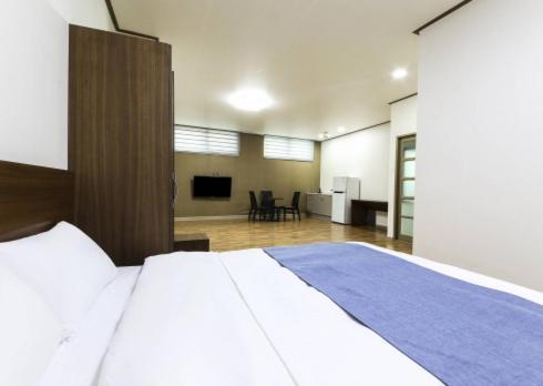 Hyundai Motel Gangneung Exteriör bild